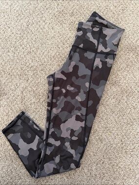 Athleta Gray Camo 7/8 Leggings
